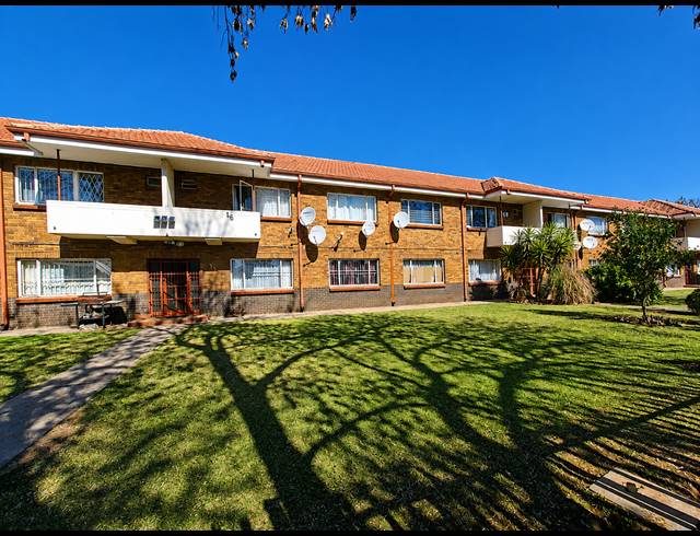 2 BEDROOM FLAT FOR SALE IN THREE RIVERS